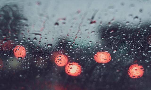 如若一定要下雨,那我更希望是暴风雨 13.思念无果,大雨滂沱 14.