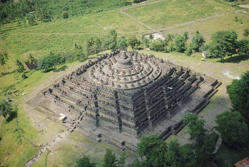 buddha ur",意思就是"山顶的佛寺",婆罗浮屠与中国的长城,印度