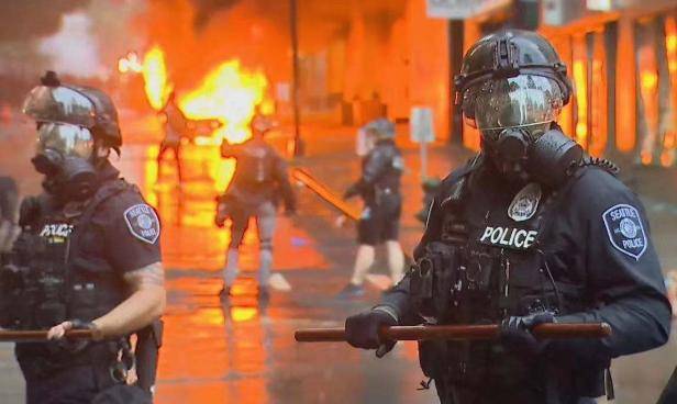 美警察制造假新闻,称遭饮料“投毒”,还让民