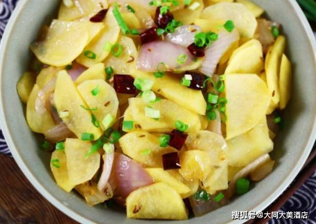 土豆配它新做法,比猪肉还要香,美味又下饭,还软化血管