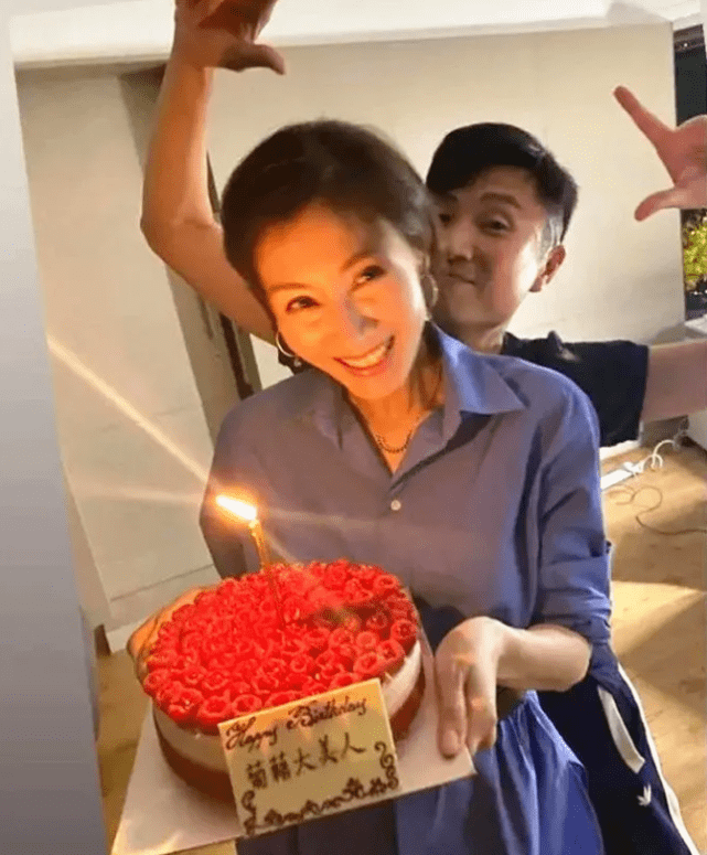 很好的男性朋友过生日 b60f8b93c1a340e7b78269c0aee7d4af.png