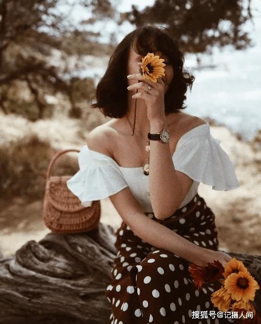 拍照如何表现自己 be03b46bbc6d4d188da9fd3c8066a3cf.png