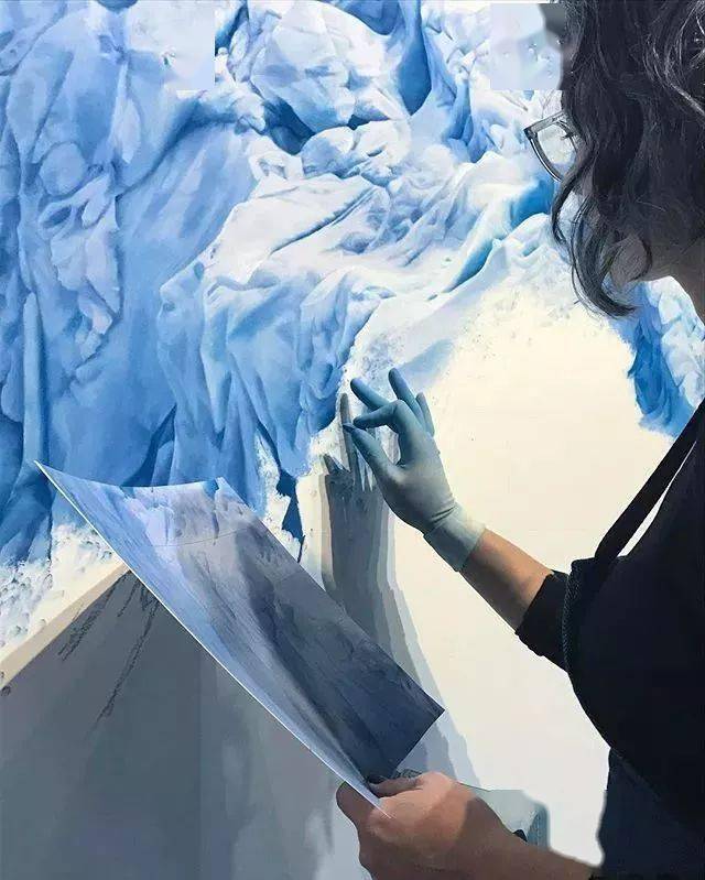 美国女画家用手指画出震撼的冰山,俘获上千万粉丝的心