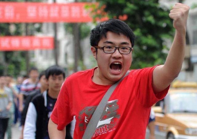学生复读了一年，为何高考成绩比之前还差？高三老师揭露其中真相