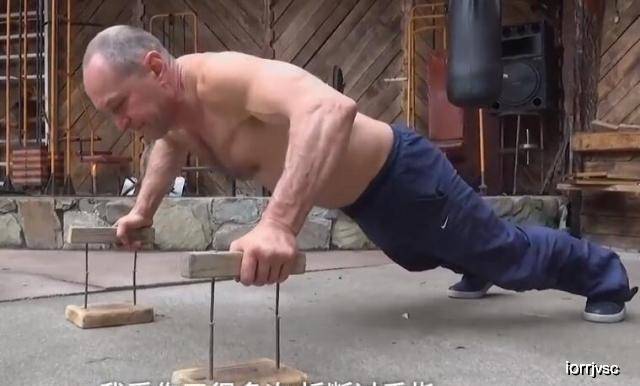 做俯卧撑的时候手指会酸 462d1a6d2cff4b29bec388e3ccf92f50.jpeg