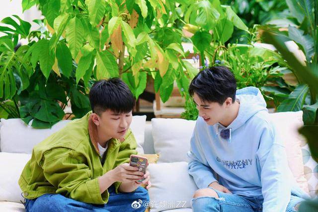 25岁男星自嘲已过气！曾经历一夜爆红，称事业低