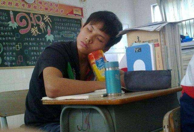 乡镇中学老师发了一张“照片”引发热议：学校责任还是家庭责任？