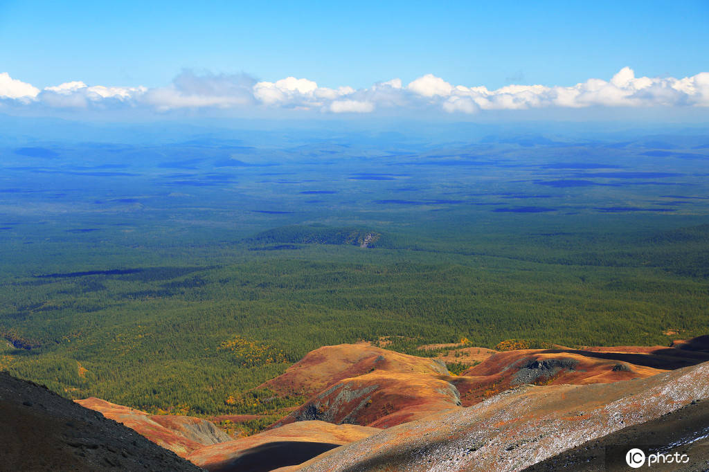 吉林长白山火山中国境内保存最完成的复合火山