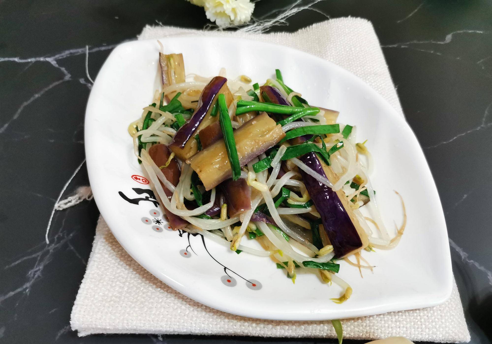 黄豆芽配什么菜炒着吃 3c883f1b226145c99b3ee029a359b57c.jpeg