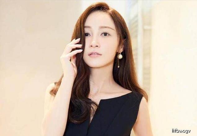 统一发型统一服装 49c6ad70d63040968af14deeb8f88cc9.jpeg
