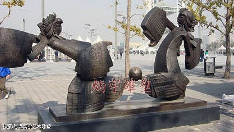 民俗雕塑,踢蹴鞠人物雕塑,公园小品雕塑