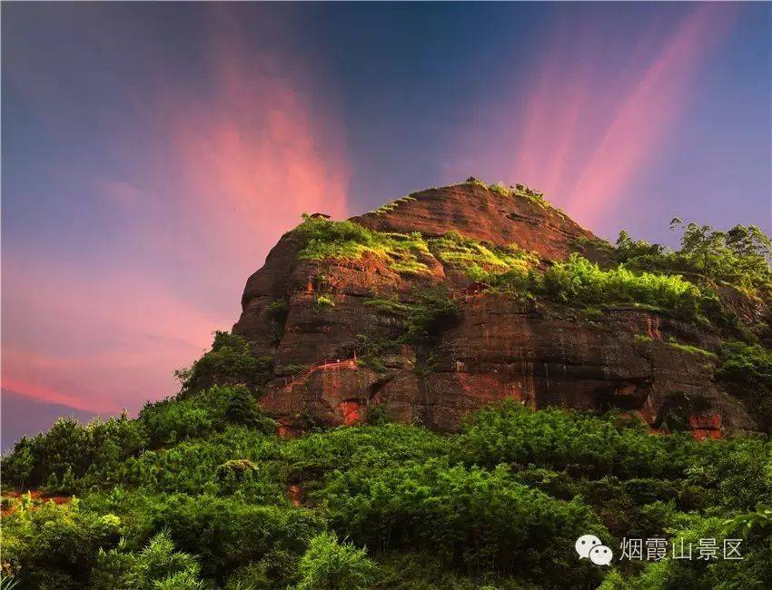 03  烟霞山景区 烟霞山风景区位于钦州市灵山县烟墩镇, 距钦州80公里