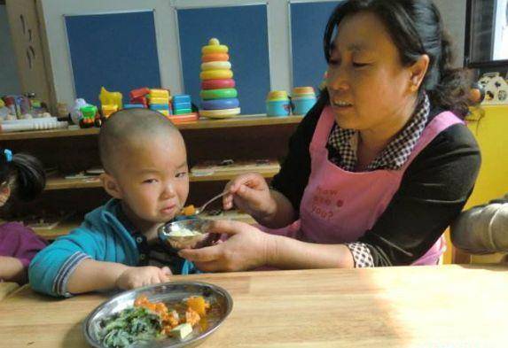 孩子|这样喂养害苦了孩子儿科医生发话:家长别“虐待”孩子脾胃了