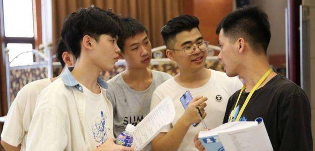 高考选专业，多数父母会参与其中，这四大误区不能碰，会耽误孩子