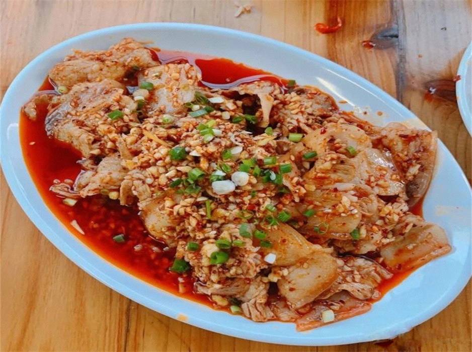 南宁最牛的川菜馆子,招牌又破又旧,每天生意火爆