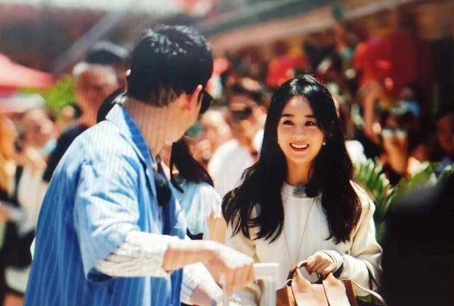 赵丽颖|原创赵丽颖晒海报官宣《中餐厅》阵容，黄晓明自侃五行多水，仍是店长