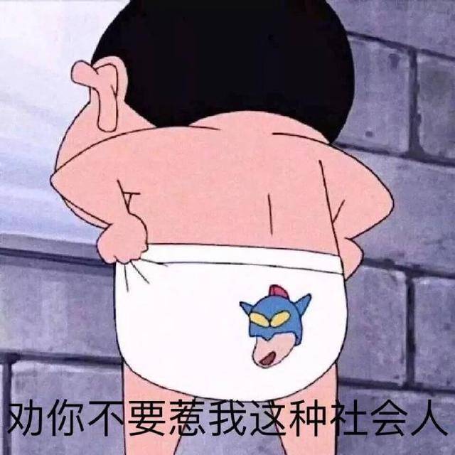 搞笑gif趣图她的裙子真不是亮点而是她背上的两行小字旁人看后感觉挺