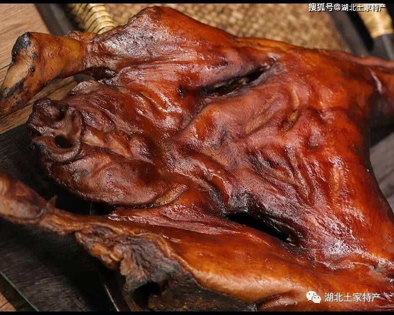 土家美食舌尖上的美食之农家整只烟熏腊猪头肉