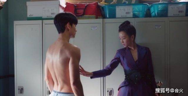 金秀贤新剧露八块腹肌获好评，却遭观众无情投