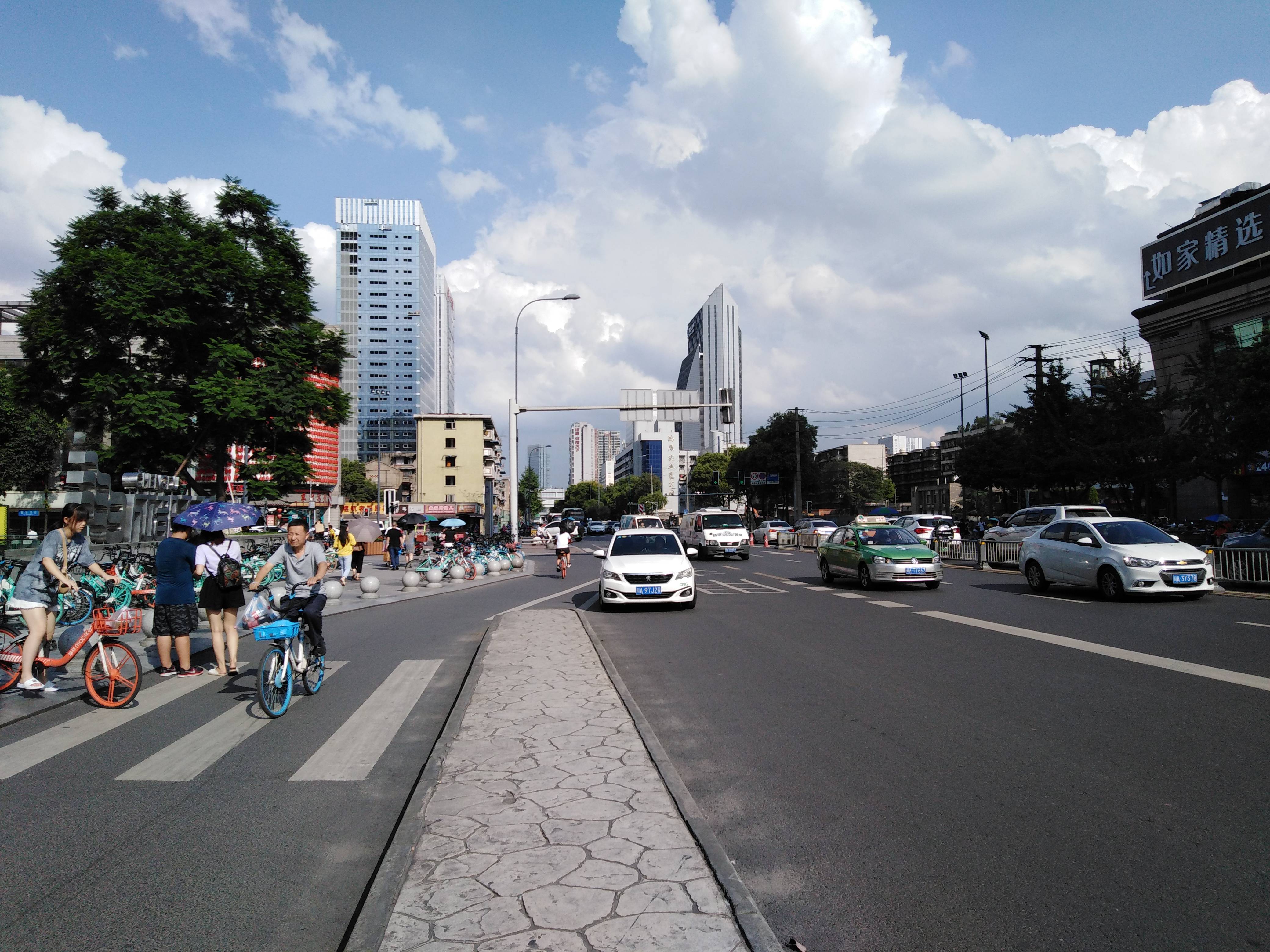 2020年6月18日.这里是成都市成华区的猛追湾街口.