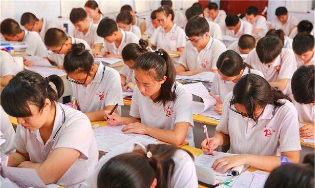 为什么高考提前5分钟发试卷？老师：这5分钟赶紧做好这3件事