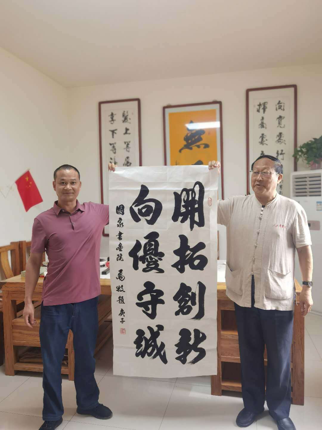 喜迎中国书画院马牧院长,做客拓建并赐字"开拓创新 向优守诚"!