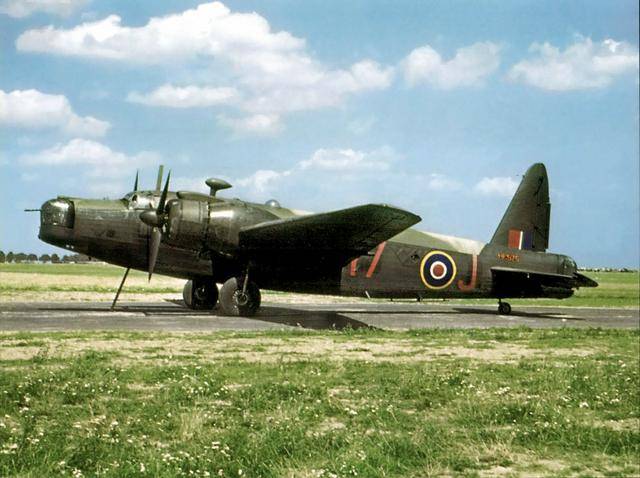 威灵顿mkx威灵顿mki在二战初期威灵顿主要担负夜间轰炸任务,从1943年