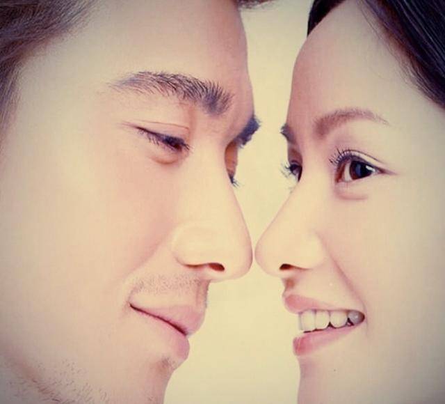 李亚鹏|原创胡兵晒合影为49岁瞿颖庆生，两人驻颜有术登对养眼，友谊长存