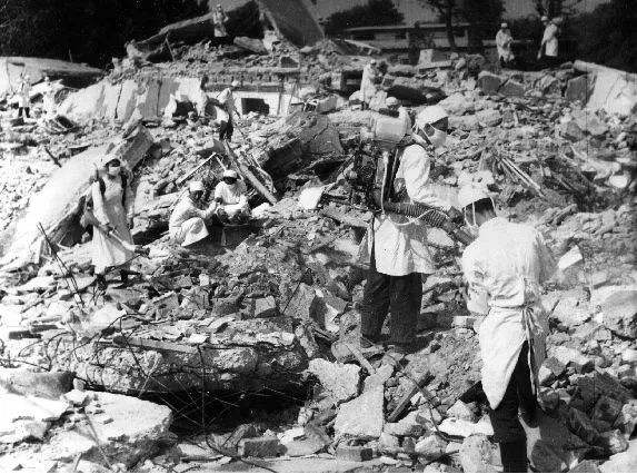 老照片:1976年唐山大地震真实的景象,惨烈一目了然!
