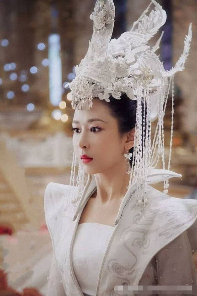 原创女明星的"古装嫁衣",杨幂的端庄,丽颖的经典,而杨紫:迷住了!