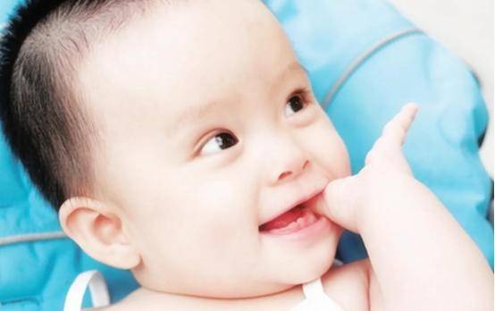婴儿|为什么说宝宝喜欢吃手是正常行为？