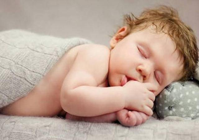 宝宝|短期内易引发缺氧，长远来看还容易自毁颜值宝宝常用的一种睡姿