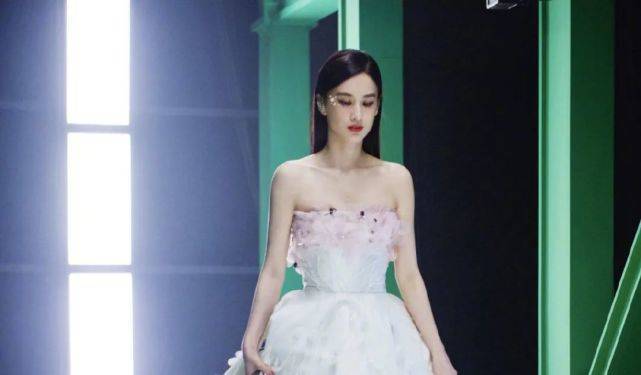 张萌|原创当黄圣依遇上“克星”伊能静！俩人明争暗斗，比后宫大戏都精彩！