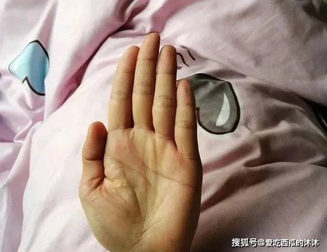 民间俗语：“小指过三关，不愁吃喝穿”，到底什么意思？