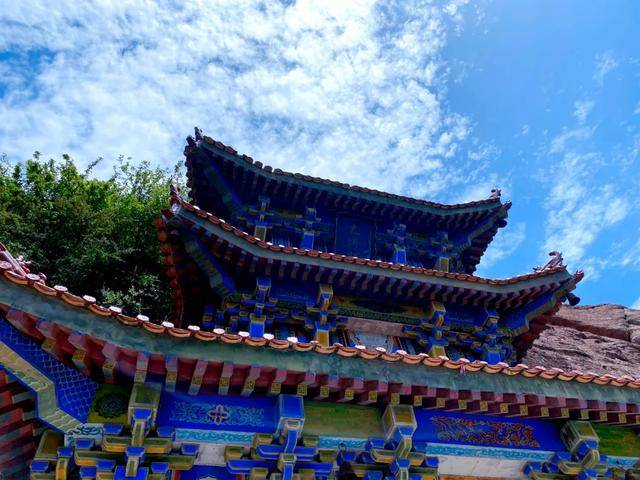 小暑至,固原旅游景点火石寨温度适宜,清凉宜游
