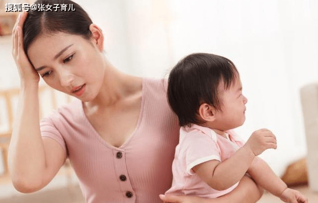 父母|更换尿不湿，为什么宝宝睡前，依旧哭闹不止呢？宝宝已经喂奶