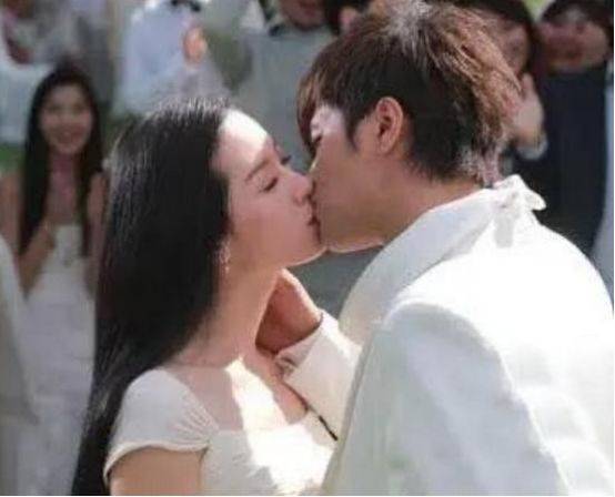 罗志祥早年和清纯女生拍的广告曝光，如今看已