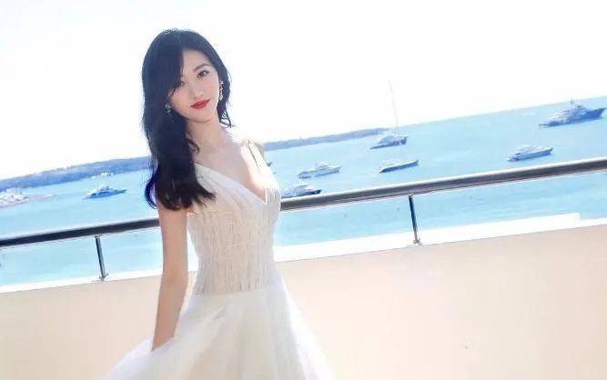 这些美的冒泡的女星，打死也不红的原因，只因