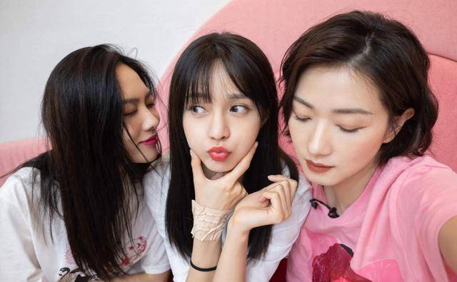 相比自以为是却炒糊的伊能静，万茜才是《乘风