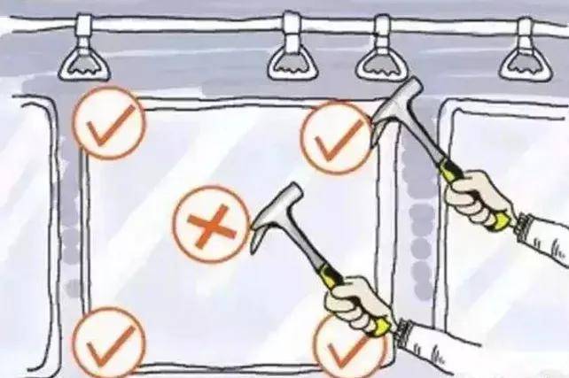 贵州公交车冲入水库，21人死亡！黄金自救2分钟