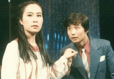 原创国家一级演员，39岁高龄产子后遭丈夫抛弃，今儿子为她挣足面子
