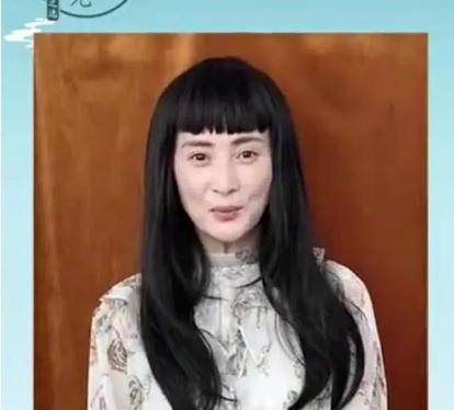 44岁蒋勤勤近照老到认不出？剪二次元刘海撞脸刘