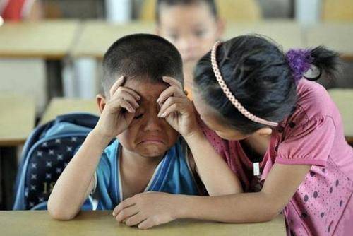 名字|学生考场被急哭，因为名字有103笔画，网友：决定成绩的还有名字