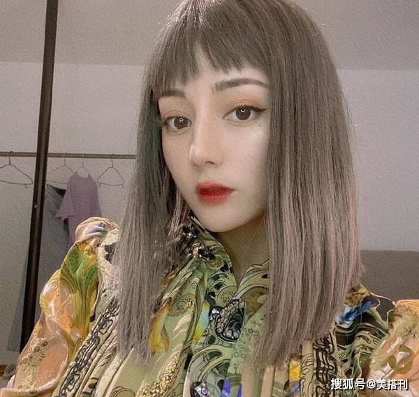 关晓彤|女明星钟爱狗啃刘海，迪丽热巴二次元公主，关晓彤似坏女孩