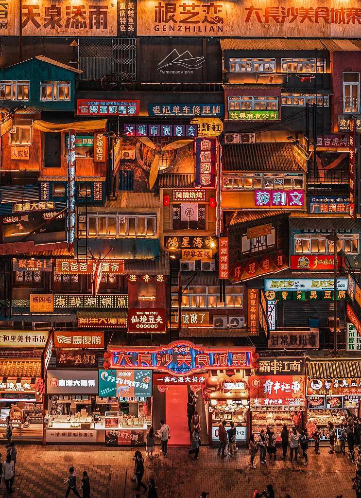 长沙人创造并享受着中国最精彩的夜生活 解放西路的酒吧街每晚定时