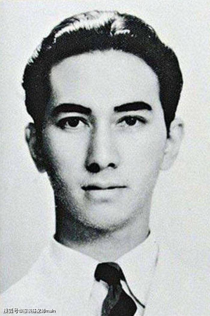 瞩目|汪明荃晒照悼念赌王，赌王穿运动装长腿瞩目，举剪刀手拍照太可爱