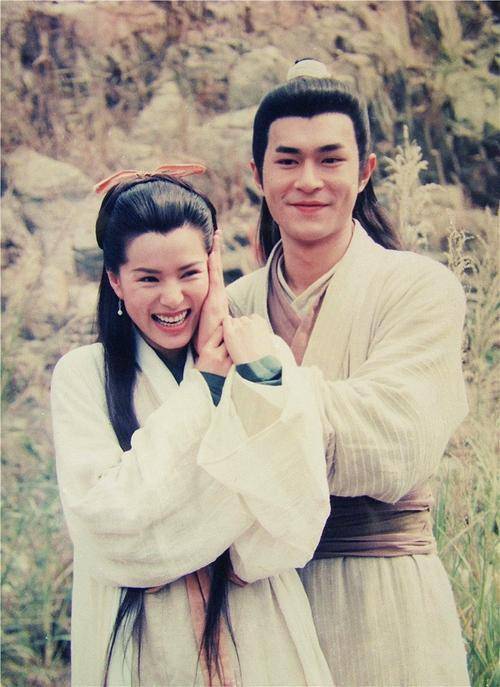 李若彤挑战古装新娘造型,如今还是最美的"小龙女"
