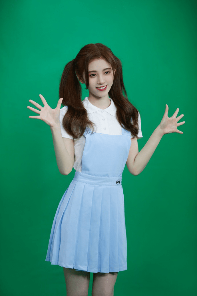 郑爽|辣妈变少女的发型，首选双马尾，杨幂郑爽都换上了，让你美过初恋