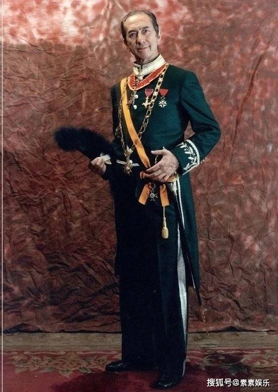 赌王遗体放入独立冷藏房：墓地暂时不会动工，