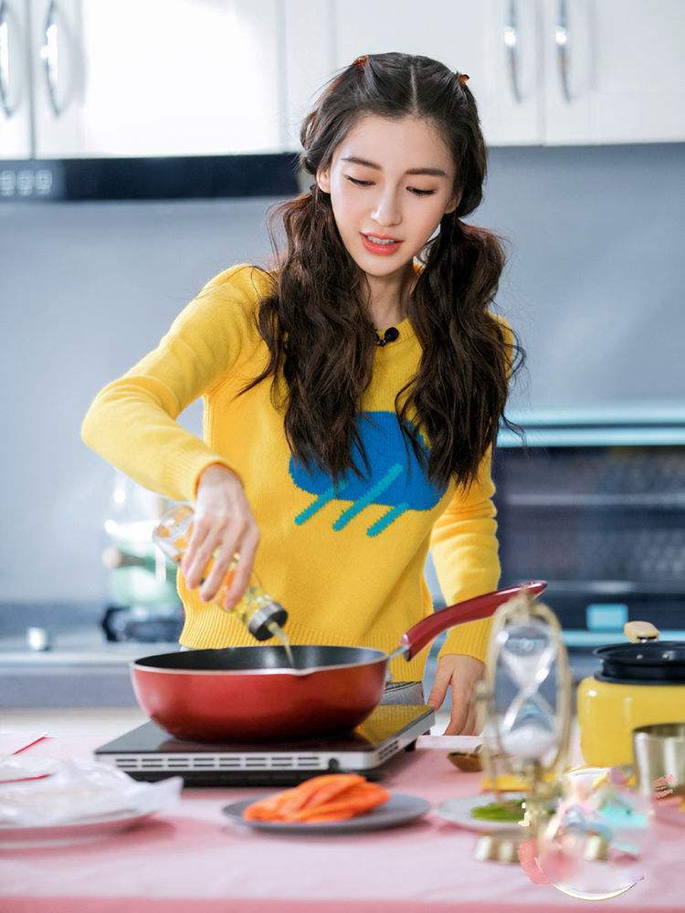 郑爽|辣妈变少女的发型，首选双马尾，杨幂郑爽都换上了，让你美过初恋